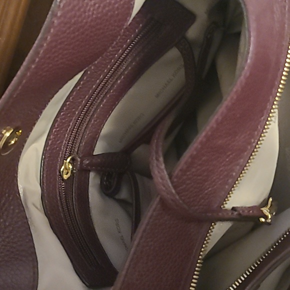 Michael Kors Plum Leather Shoulder Bag with Gold Accents - Picture 4 of 9